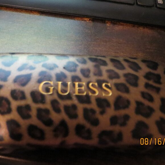 Guess 2327 Cheetah Print Frames with matching case and cleaning cloth - Picture 10 of 11